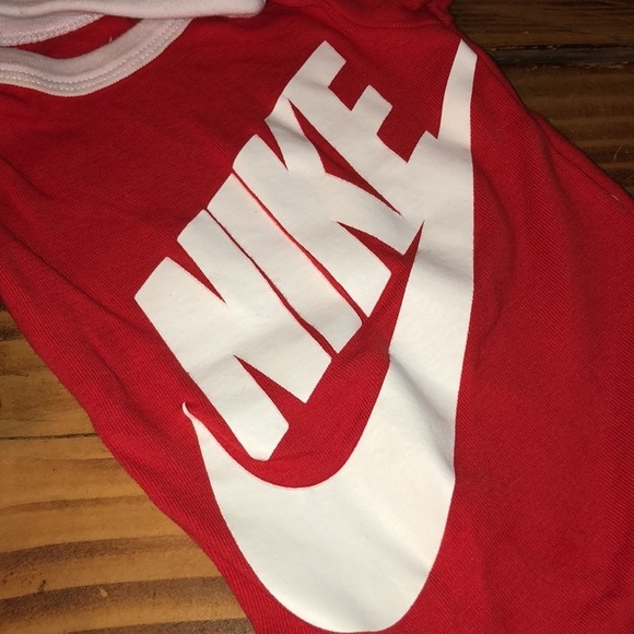 Nike Infant onesie set red and white baby set hat gloves and bodysuit 0-6M - Picture 4 of 6
